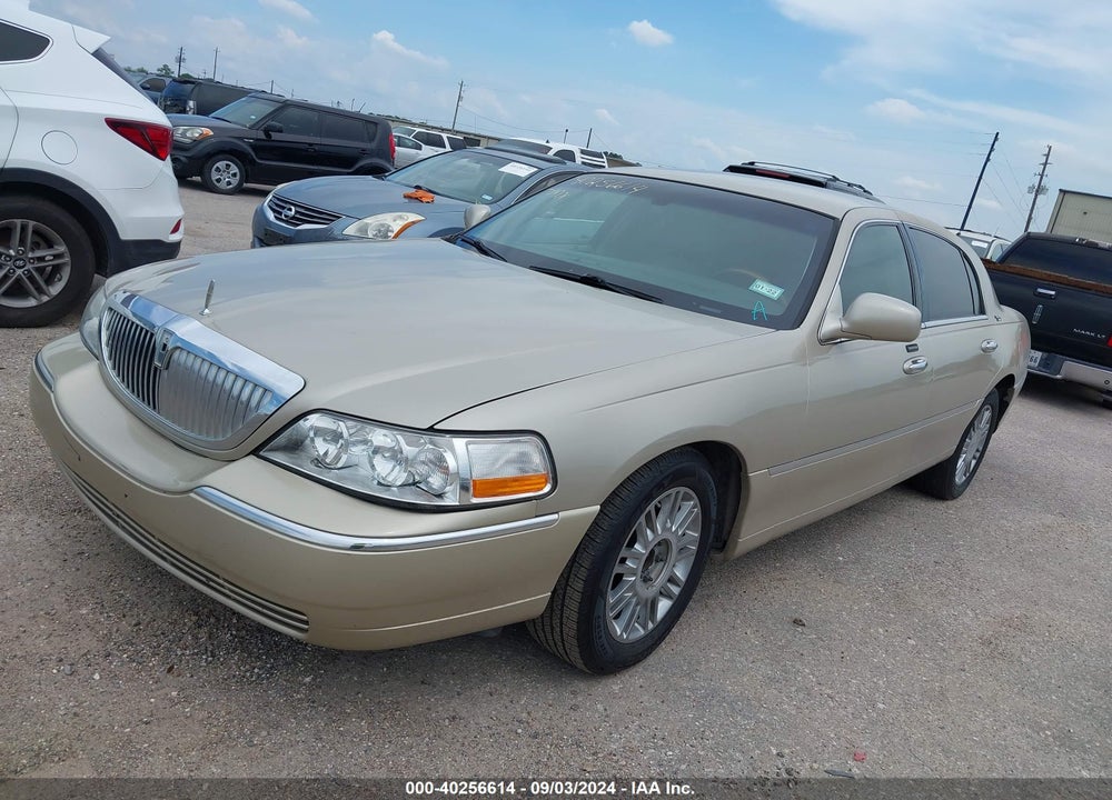 2009 LINCOLN TOWN CAR SIGNATURE LIMITED VIN: 2LNHM82V39X630409