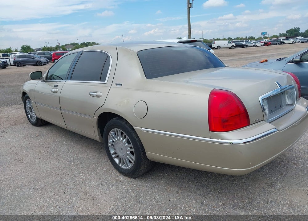 2009 LINCOLN TOWN CAR SIGNATURE LIMITED VIN: 2LNHM82V39X630409