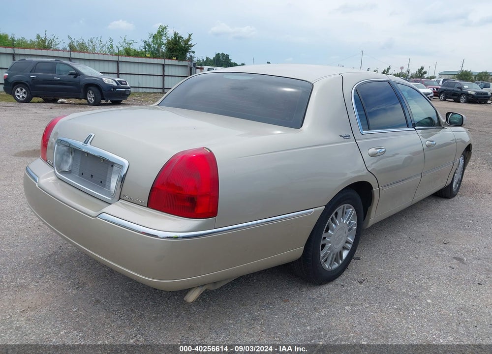 2009 LINCOLN TOWN CAR SIGNATURE LIMITED VIN: 2LNHM82V39X630409