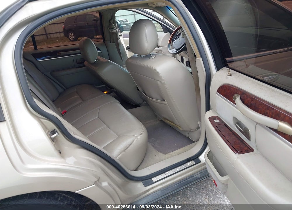 2009 LINCOLN TOWN CAR SIGNATURE LIMITED VIN: 2LNHM82V39X630409