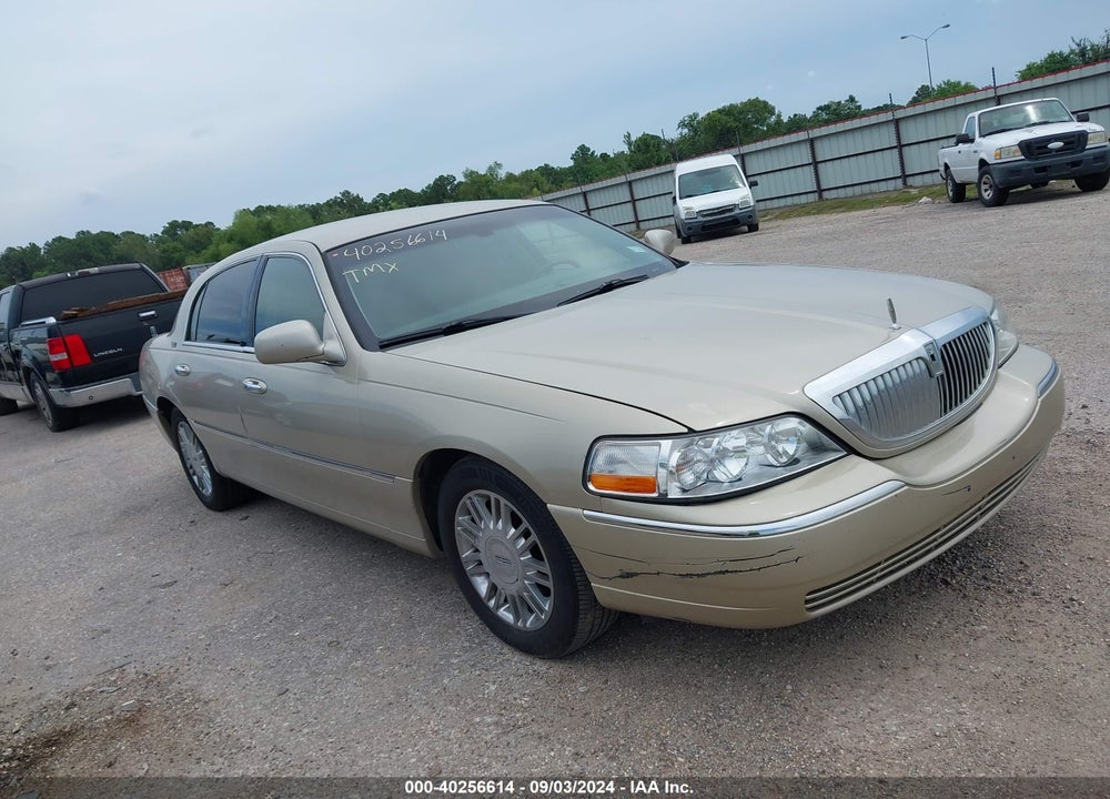 2009 LINCOLN TOWN CAR SIGNATURE LIMITED VIN: 2LNHM82V39X630409