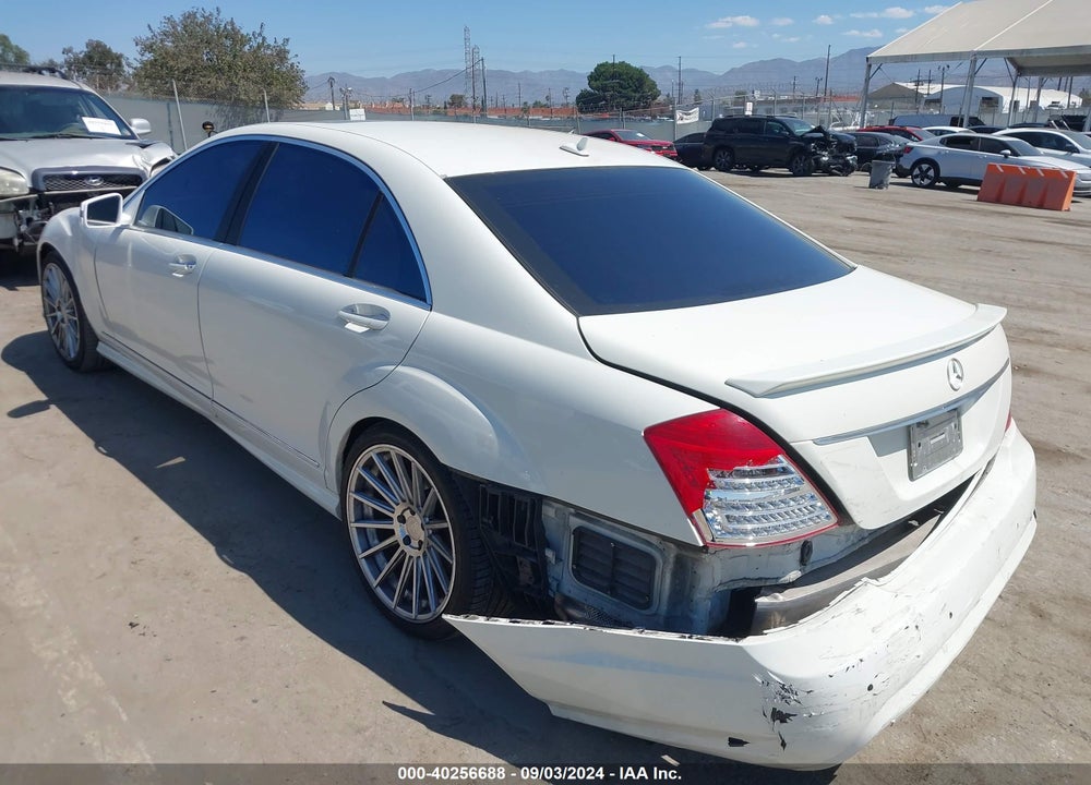 2009 MERCEDES-BENZ S 550 VIN: WDDNG71X69A275228