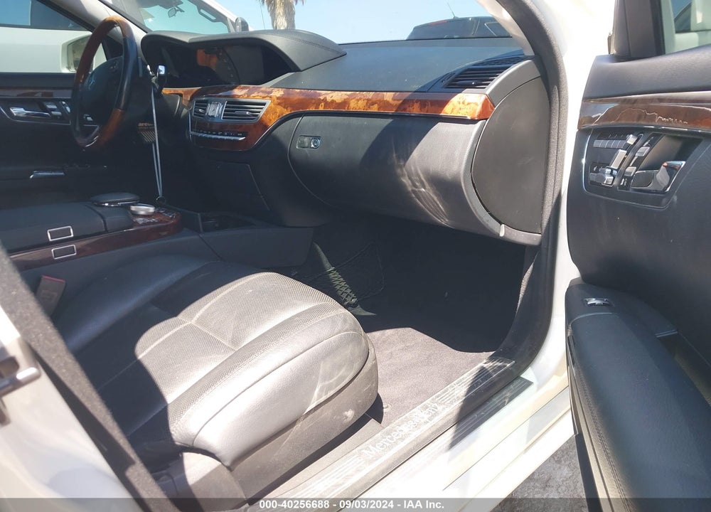 2009 MERCEDES-BENZ S 550 VIN: WDDNG71X69A275228