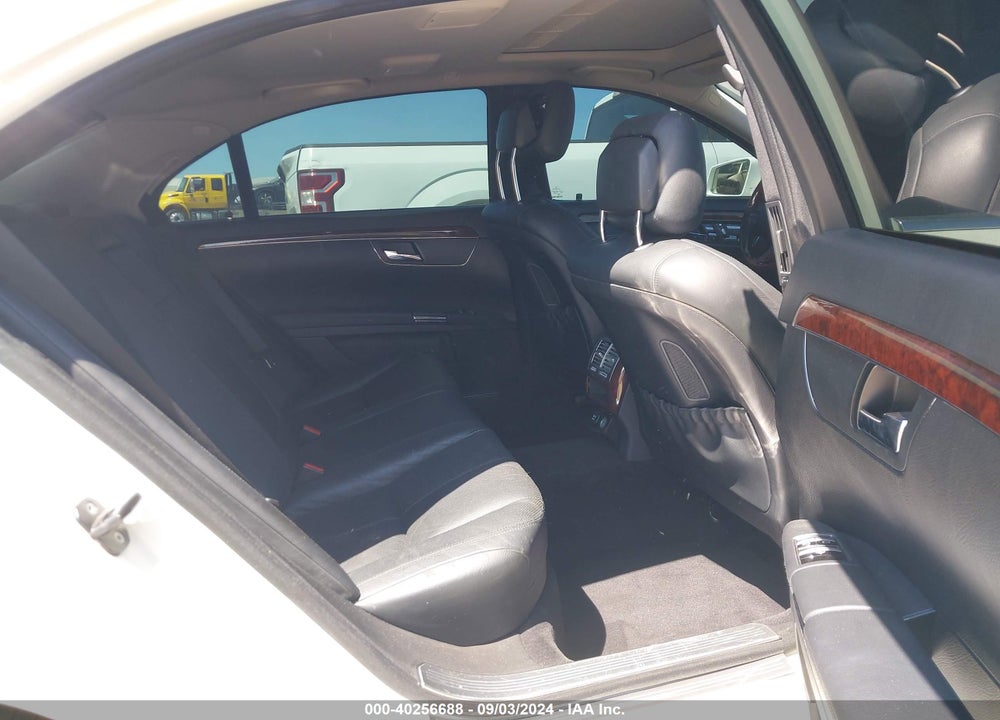 2009 MERCEDES-BENZ S 550 VIN: WDDNG71X69A275228