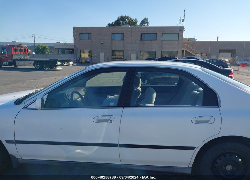 1995 HONDA ACCORD LX/EX VIN: 1HGCD5636SA074733