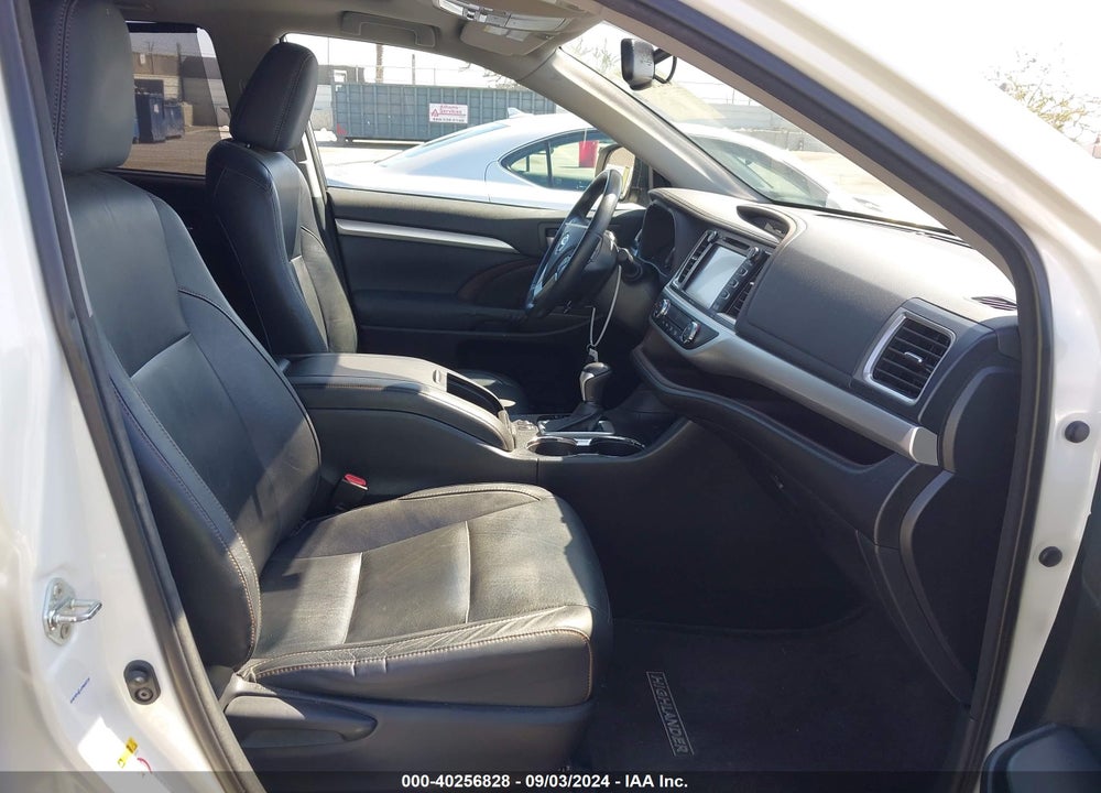 2014 TOYOTA HIGHLANDER XLE V6 VIN: 5TDKKRFH6ES012856