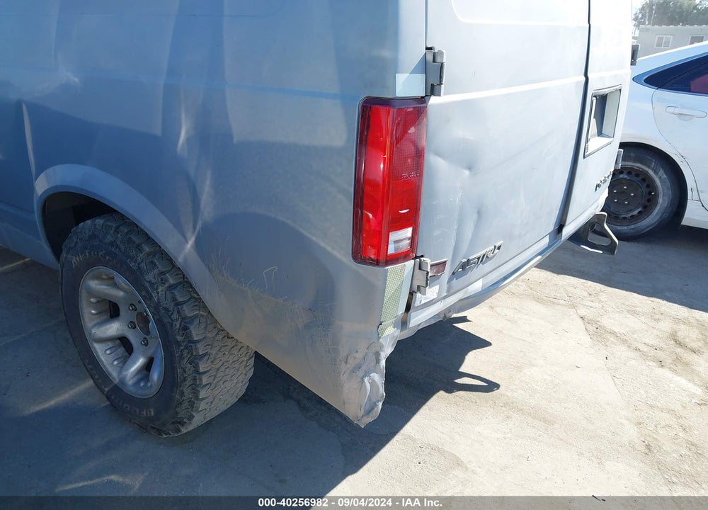 1999 CHEVROLET ASTRO VIN: 1GCDM19W4XB182058