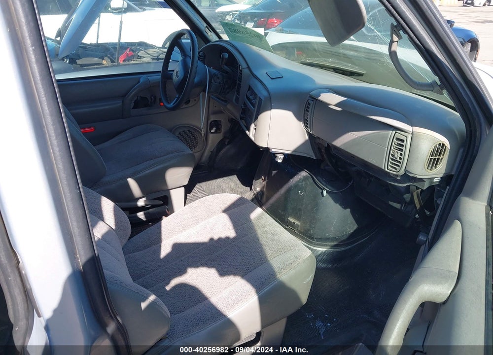 1999 CHEVROLET ASTRO VIN: 1GCDM19W4XB182058