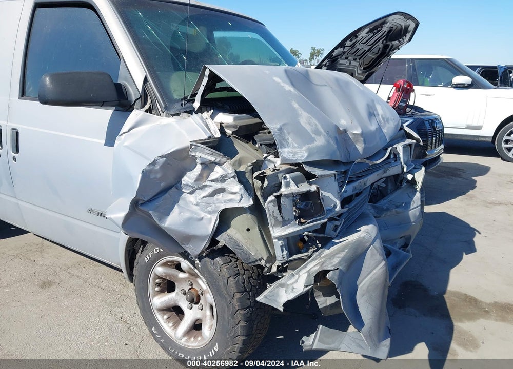 1999 CHEVROLET ASTRO VIN: 1GCDM19W4XB182058