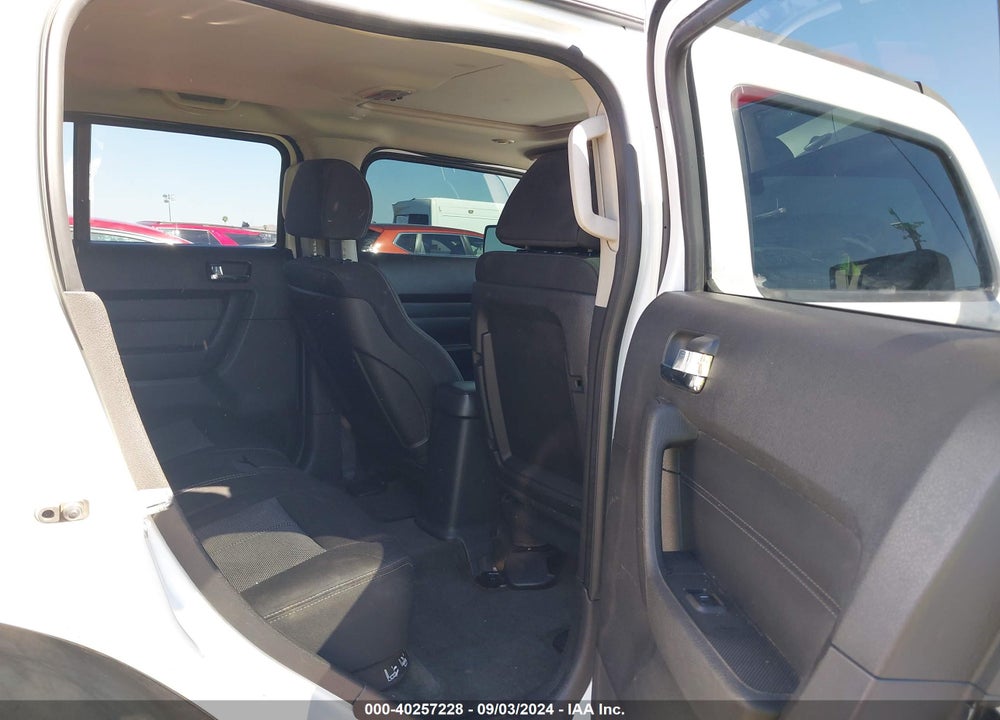 2006 HUMMER H3 SUV VIN: 5GTDN136868111732