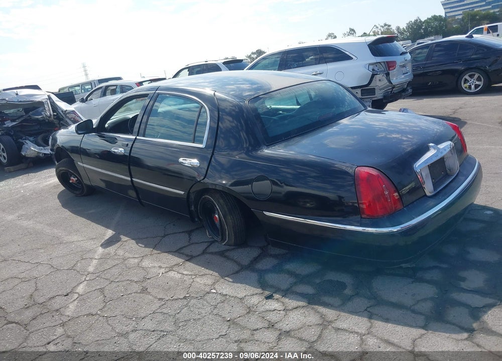 1998 LINCOLN TOWN CAR SIGNATURE VIN: 1LNFM82W4WY657369