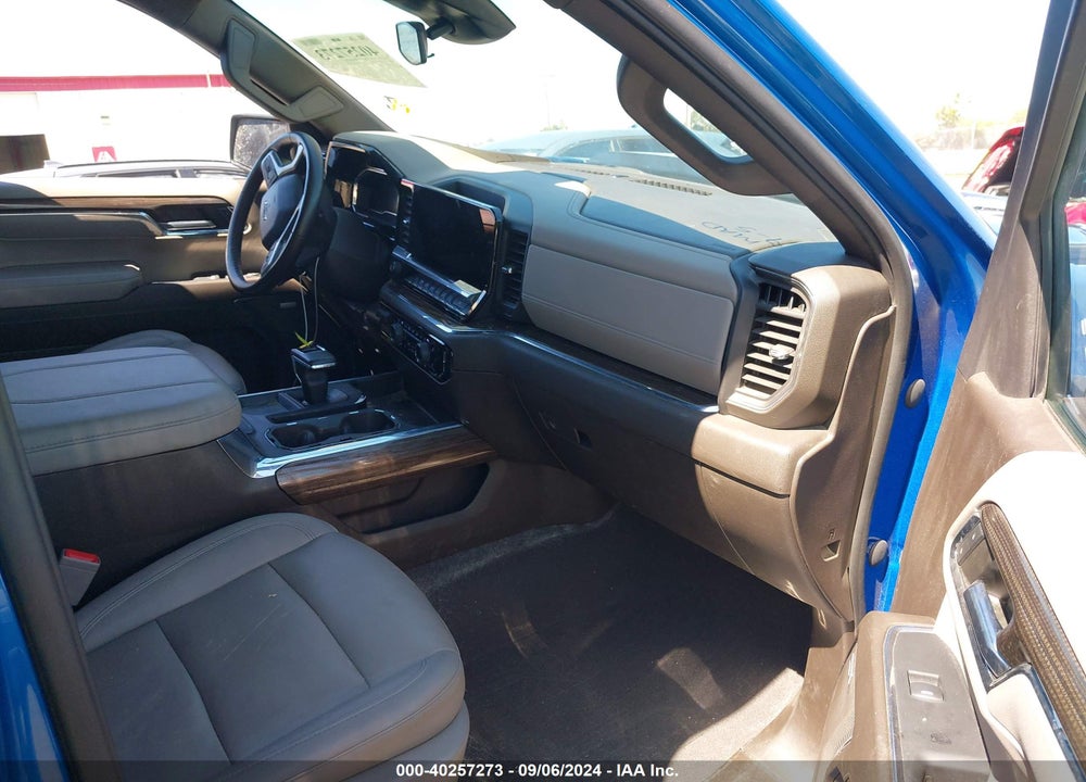 2024 CHEVROLET SILVERADO 1500 4WD STANDARD BED LT TRAIL BOSS VIN: 3GCUDFE81RG101385