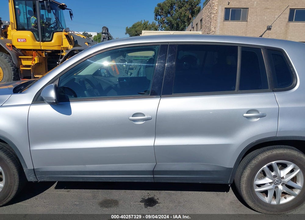2011 VOLKSWAGEN TIGUAN VIN: WVGAV7AX3BW533062