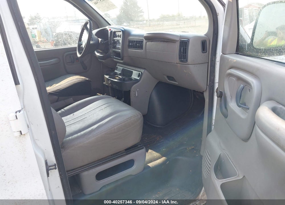 1999 CHEVROLET EXPRESS VIN: 1GCHG35R9X1135294