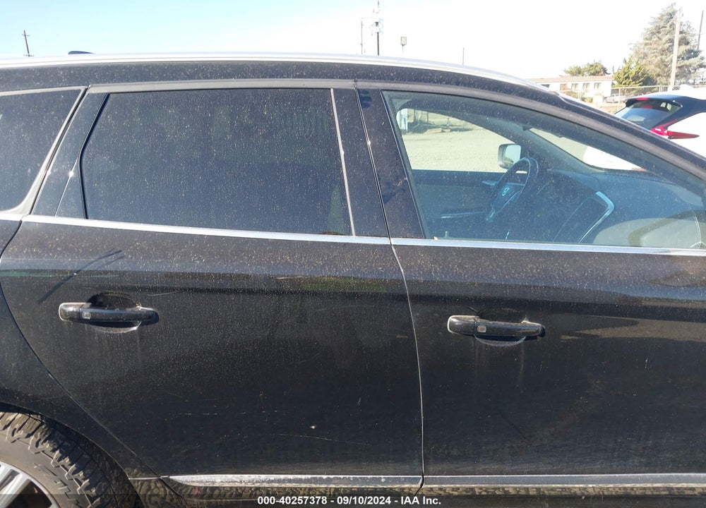 2017 VOLVO XC60 T5 INSCRIPTION VIN: YV440MRU3H2013062