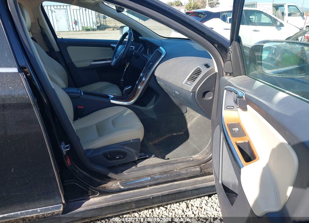 2017 VOLVO XC60 T5 INSCRIPTION VIN: YV440MRU3H2013062