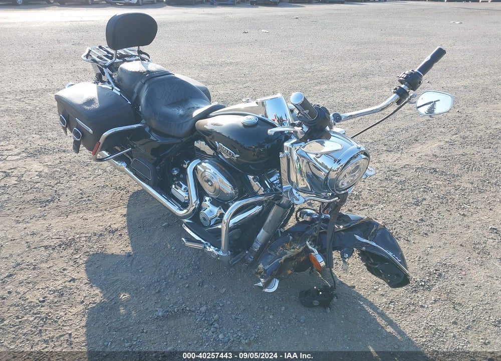 2011 HARLEY-DAVIDSON FLHRC VIN: 1HD1FRM10BB674150