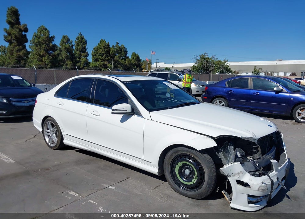 2014 MERCEDES-BENZ C 250 LUXURY/SPORT VIN: WDDGF4HB2EA961393
