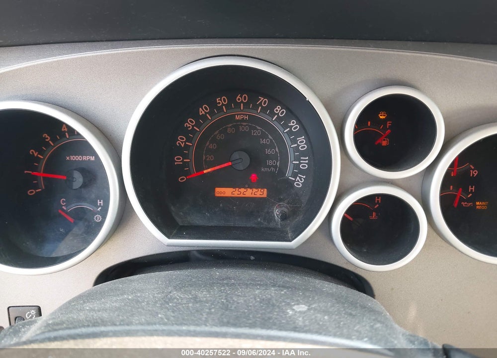 2011 TOYOTA SEQUOIA SR5 5.7L V8 VIN: 5TDBY5G19BS049517