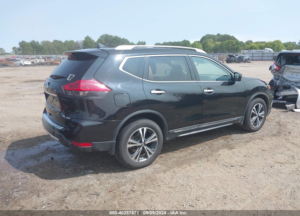 2017 NISSAN ROGUE SL VIN: 5N1AT2MV9HC882305