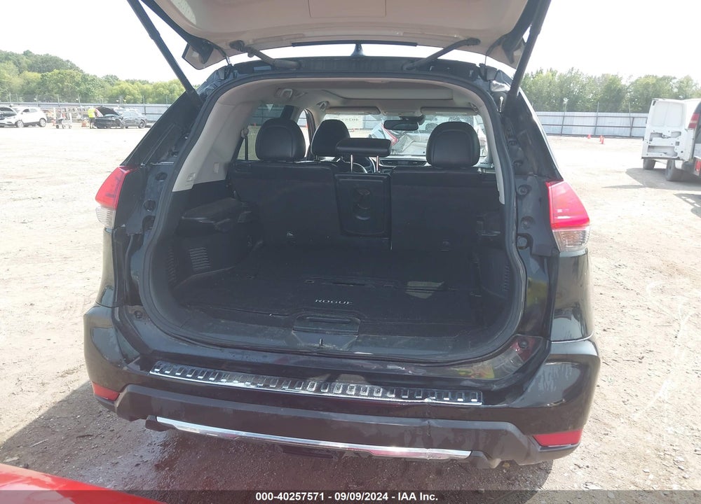 2017 NISSAN ROGUE SL VIN: 5N1AT2MV9HC882305
