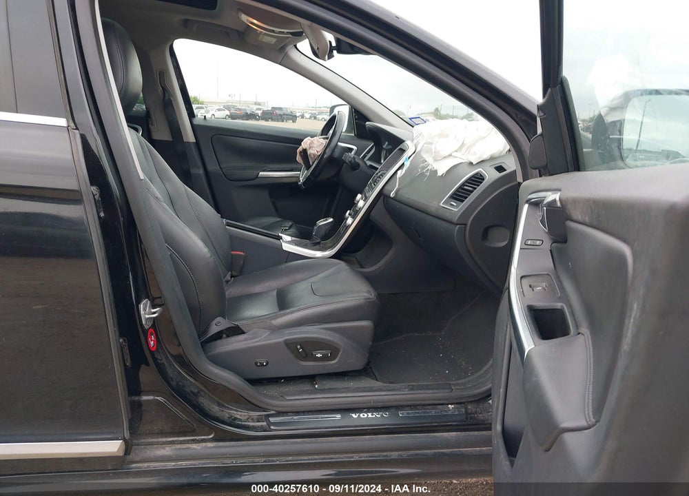 2016 VOLVO XC60 T5 DRIVE-E PREMIER VIN: YV440MDK3G2830343