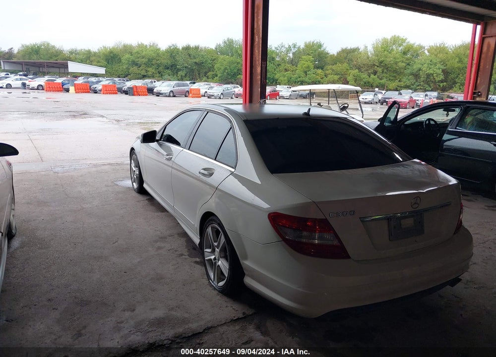 2010 MERCEDES-BENZ C 300 LUXURY/SPORT VIN: WDDGF5EBXAR129113