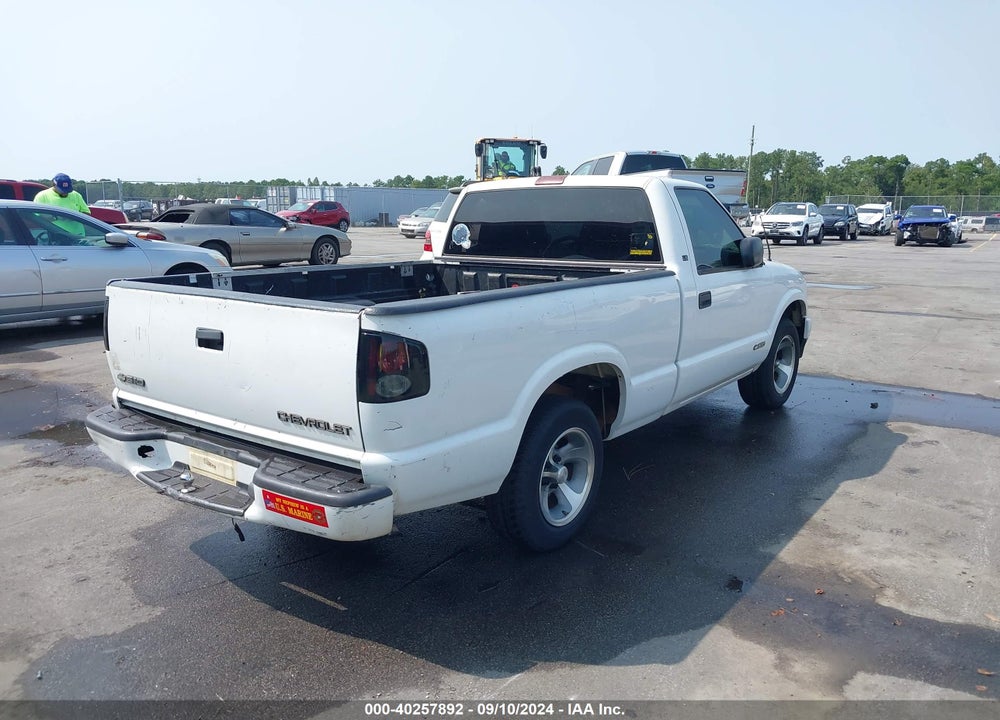 2002 CHEVROLET S-10 LS VIN: 1GCCS145728100393