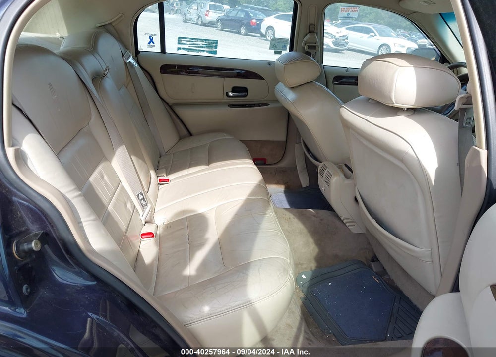 2000 LINCOLN TOWN CAR EXECUTIVE VIN: 1LNHM81W5YY867721