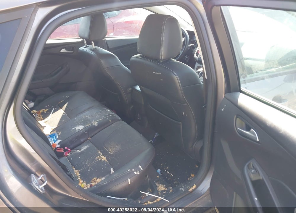 2014 FORD FOCUS SE VIN: 1FADP3K2XEL245946