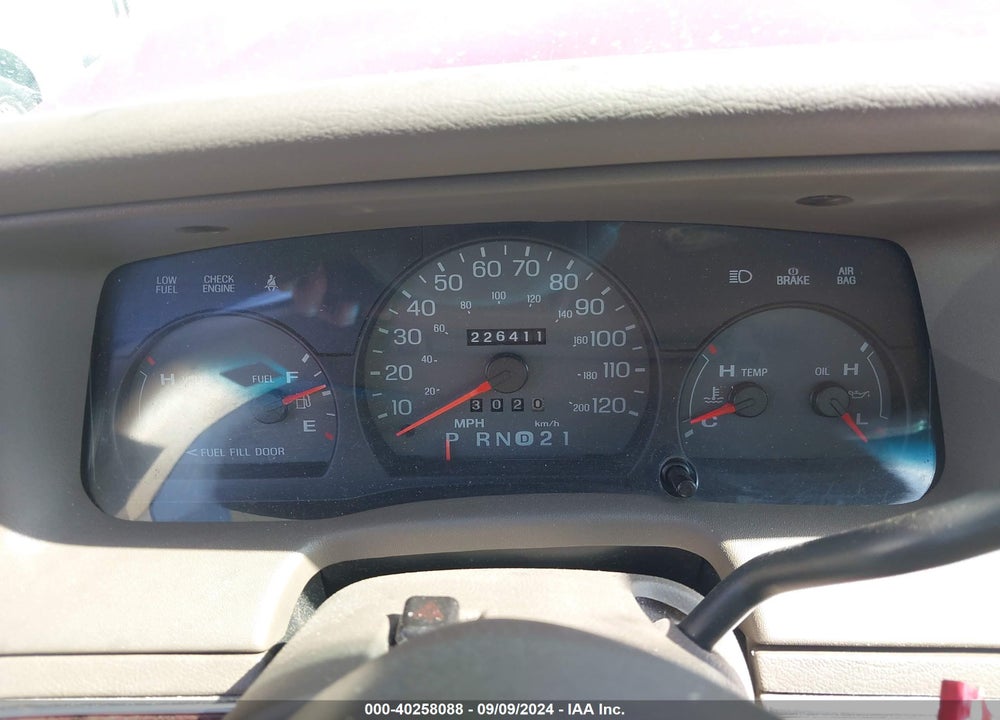 2000 MERCURY GRAND MARQUIS GS VIN: 2MEFM74W4YX744024