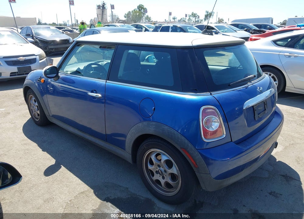 2012 MINI COOPER VIN: WMWSU3C55CT261954