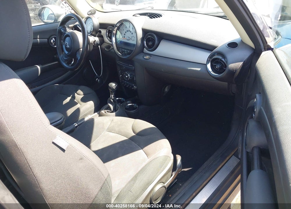 2012 MINI COOPER VIN: WMWSU3C55CT261954