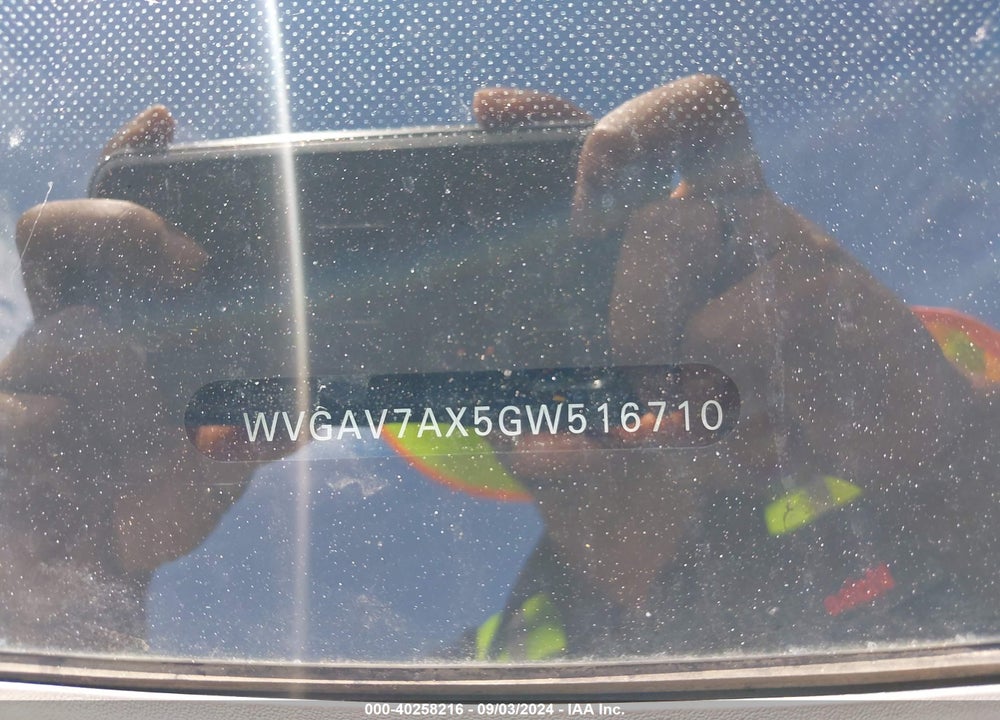 2016 VOLKSWAGEN TIGUAN S VIN: WVGAV7AX5GW516710