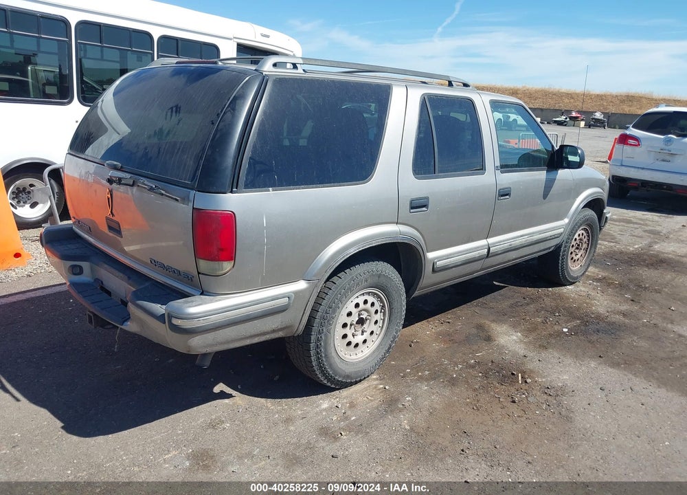 1998 CHEVROLET BLAZER LS VIN: 1GNDT13W2W2182545