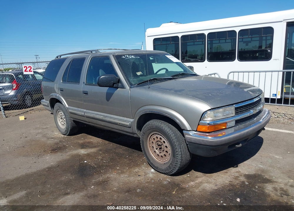 1998 CHEVROLET BLAZER LS VIN: 1GNDT13W2W2182545