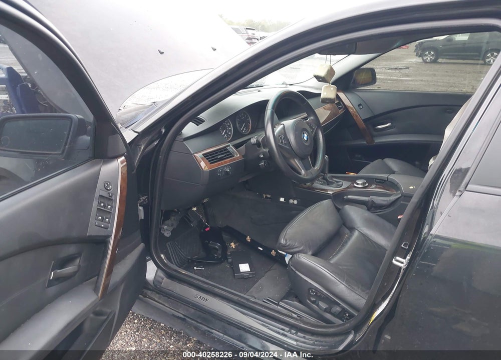 2007 BMW 525I VIN: WBANE53507CY06826