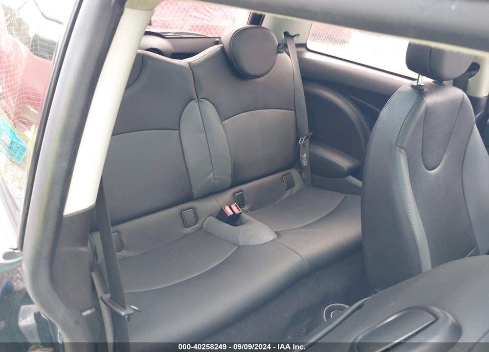 2007 MINI COOPER VIN: WMWMF33507TU60063