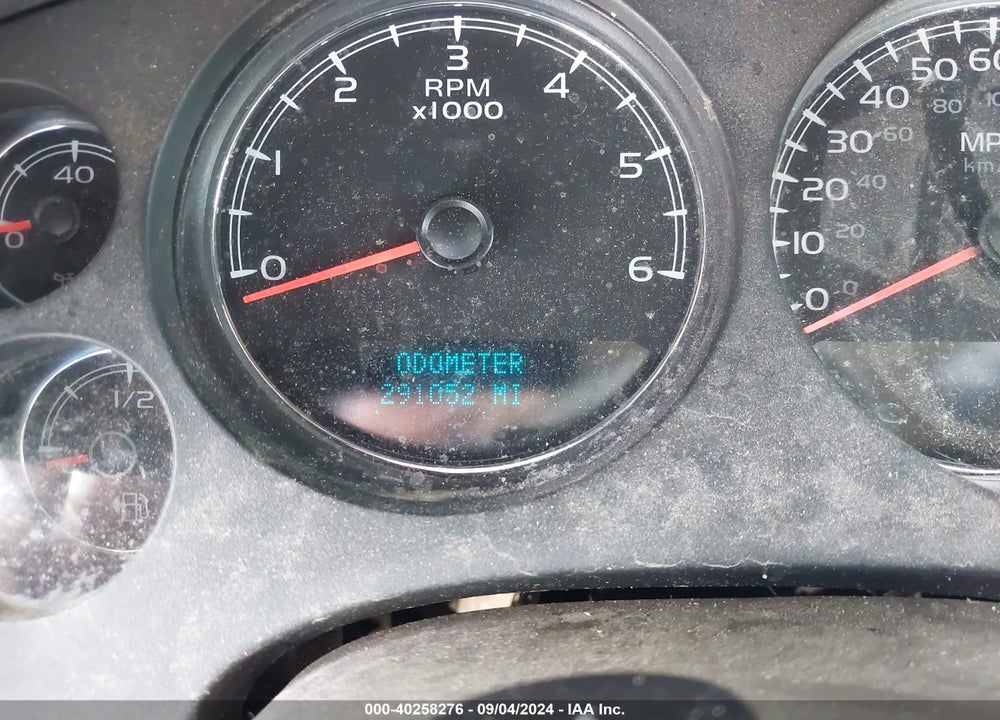 2010 CHEVROLET SUBURBAN 1500 LT1 VIN: 1GNUCJE06AR268403