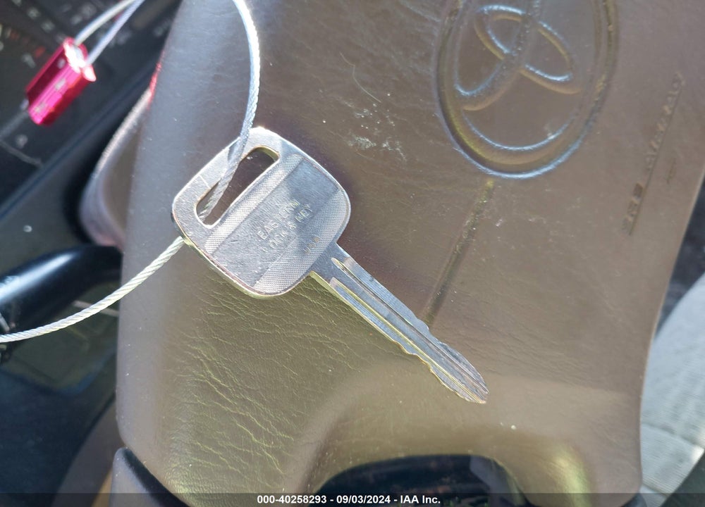 2000 TOYOTA SIENNA LE VIN: 4T3ZF13C3YU181507