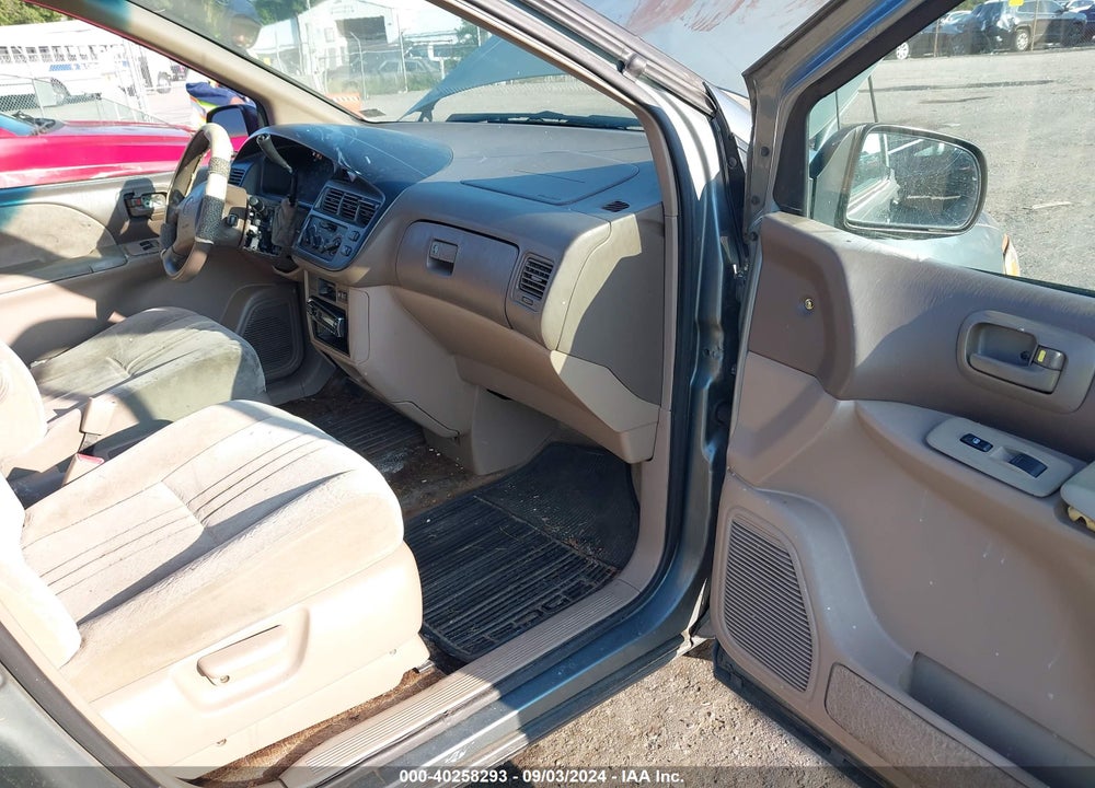 2000 TOYOTA SIENNA LE VIN: 4T3ZF13C3YU181507