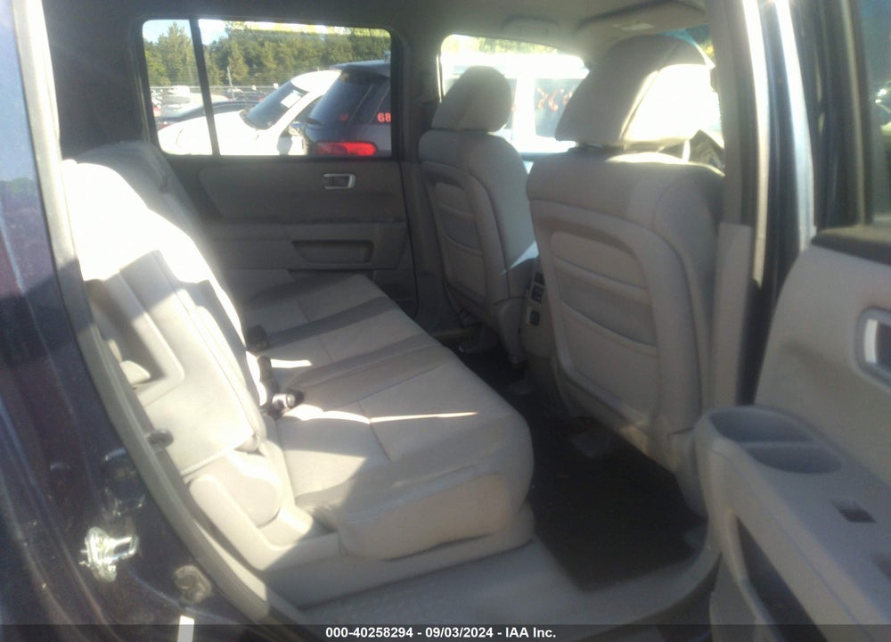 2010 HONDA PILOT LX VIN: 5FNYF4H21AB010862