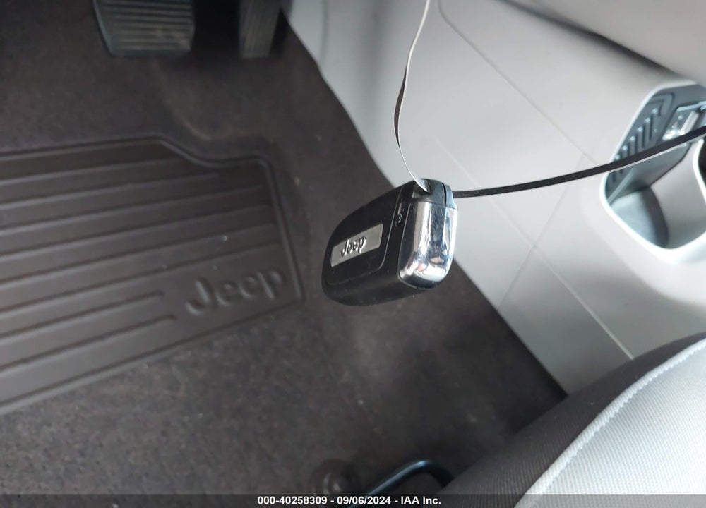 2016 JEEP RENEGADE LATITUDE VIN: ZACCJABT7GPD18953
