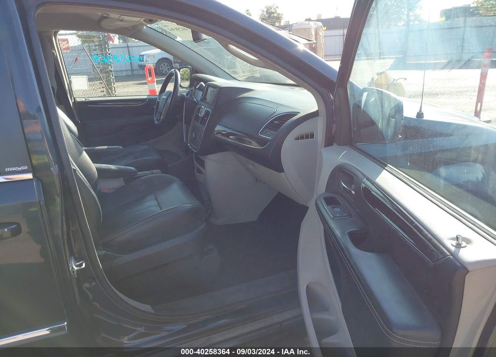 2014 CHRYSLER TOWN & COUNTRY VIN: 2C4RC1BG5ER158782