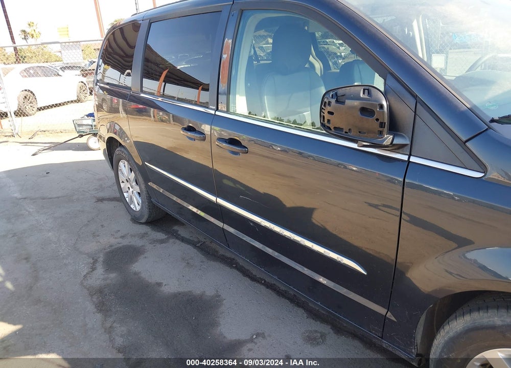 2014 CHRYSLER TOWN & COUNTRY VIN: 2C4RC1BG5ER158782