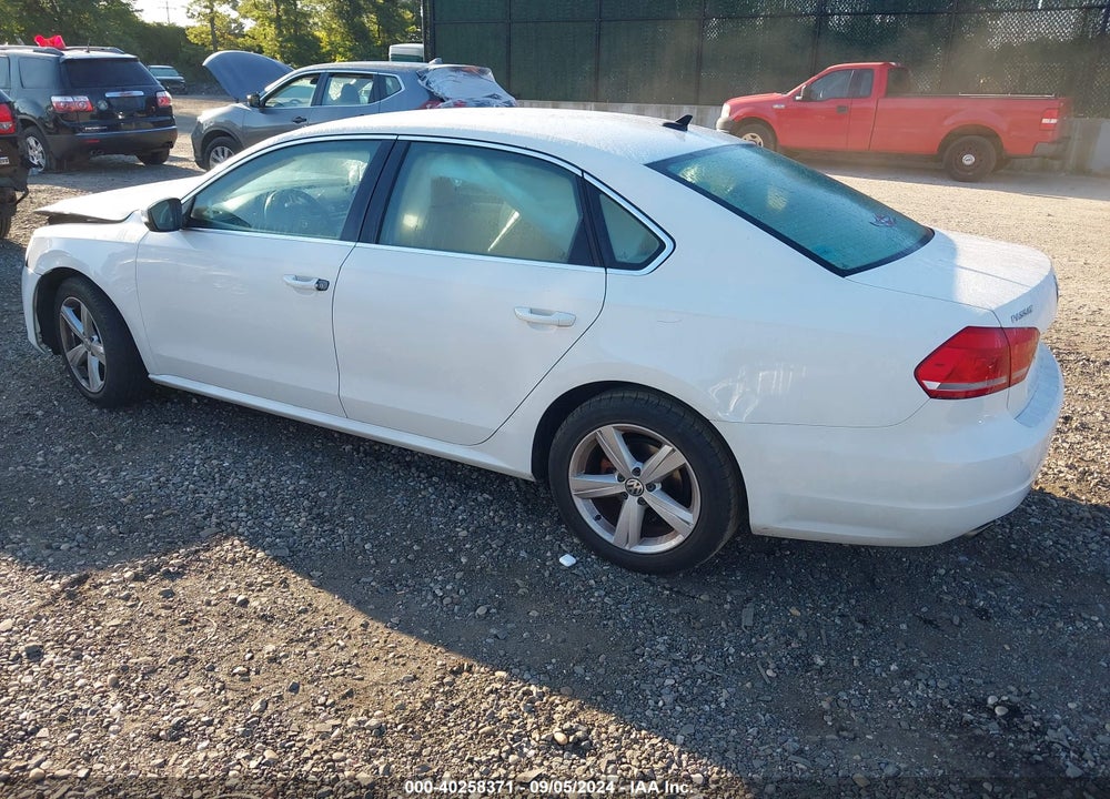 2013 VOLKSWAGEN PASSAT 2.5L SE VIN: 1VWBH7A35DC133048