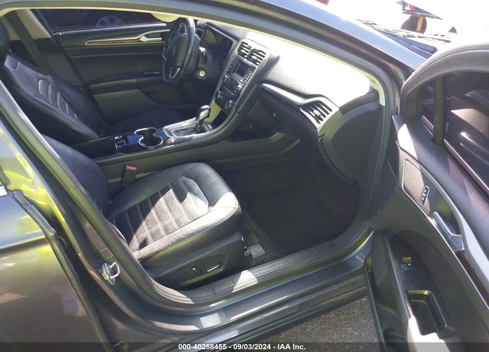 2015 FORD FUSION SE VIN: 3FA6P0HD7FR238200