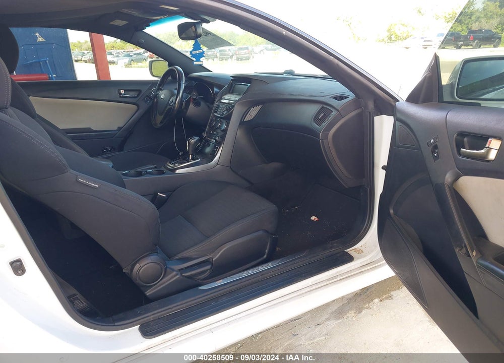 2015 HYUNDAI GENESIS 3.8 BASE VIN: KMHHU6KJ8FU124563