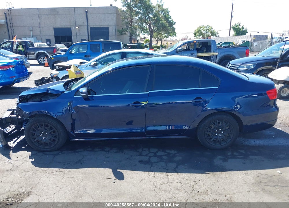 2013 VOLKSWAGEN JETTA 2.5L SE VIN: 3VWDP7AJ2DM382979