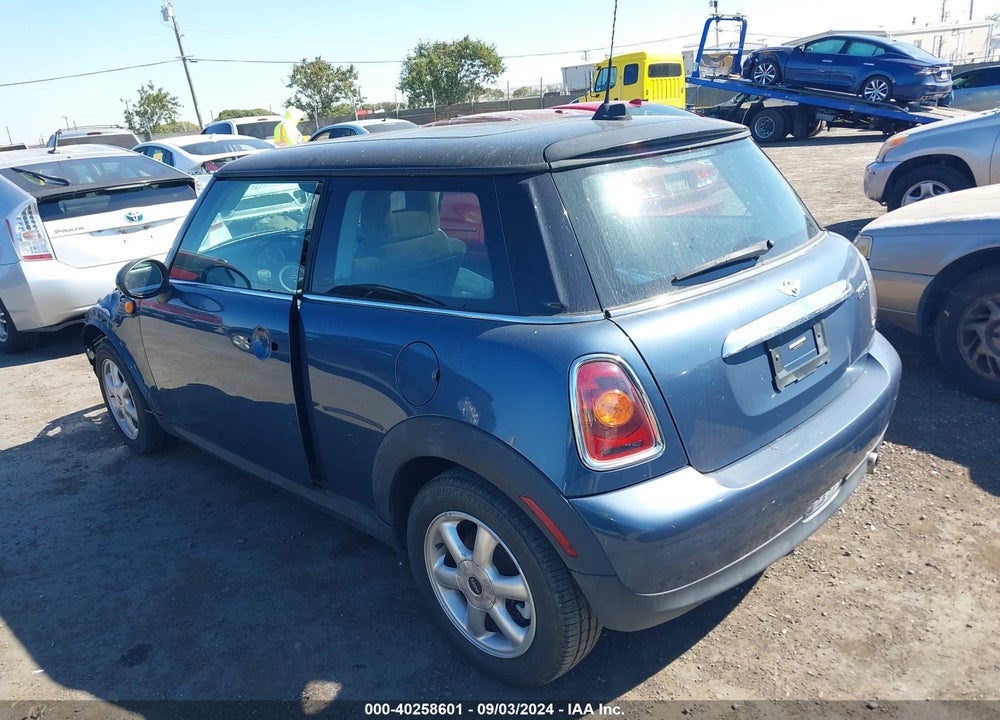 2010 MINI COOPER VIN: WMWMF3C50ATZ27716